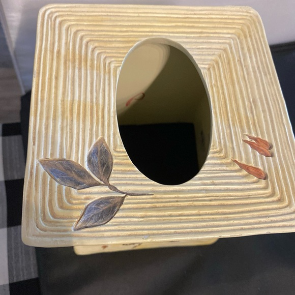 Covington Design Tissue Box Cover - Picture 6 of 7